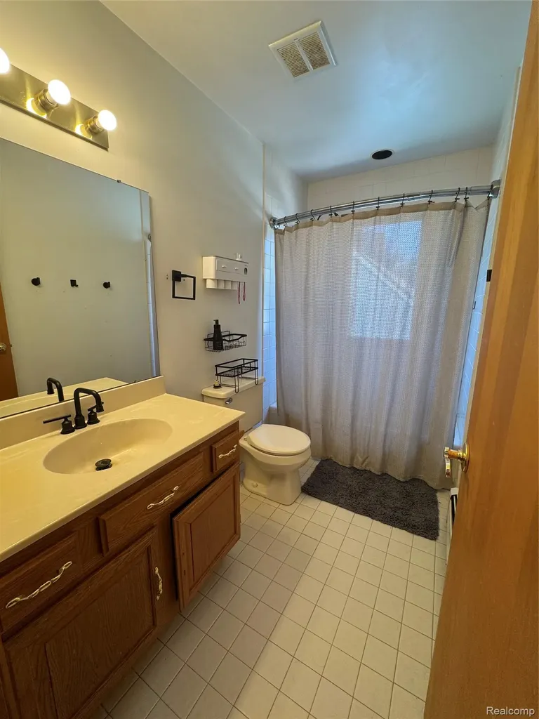 10055 Walnut Hill Drive Springfield Charter Township MI 48350