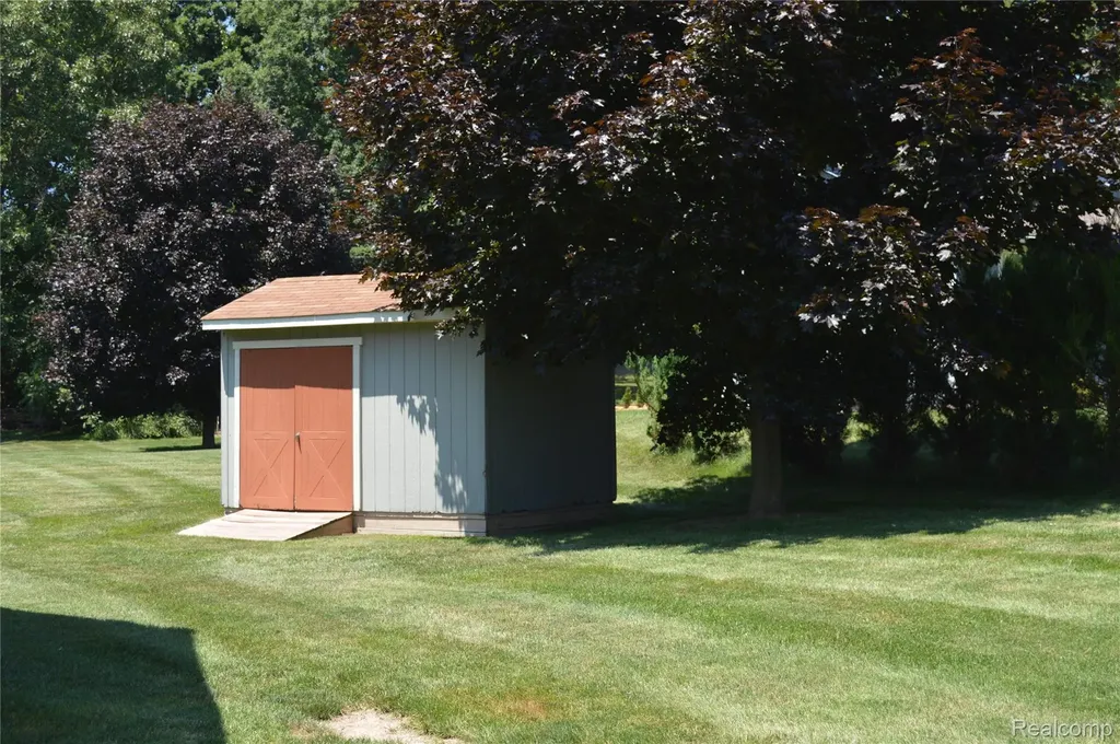 10055 Walnut Hill Drive Springfield Charter Township MI 48350