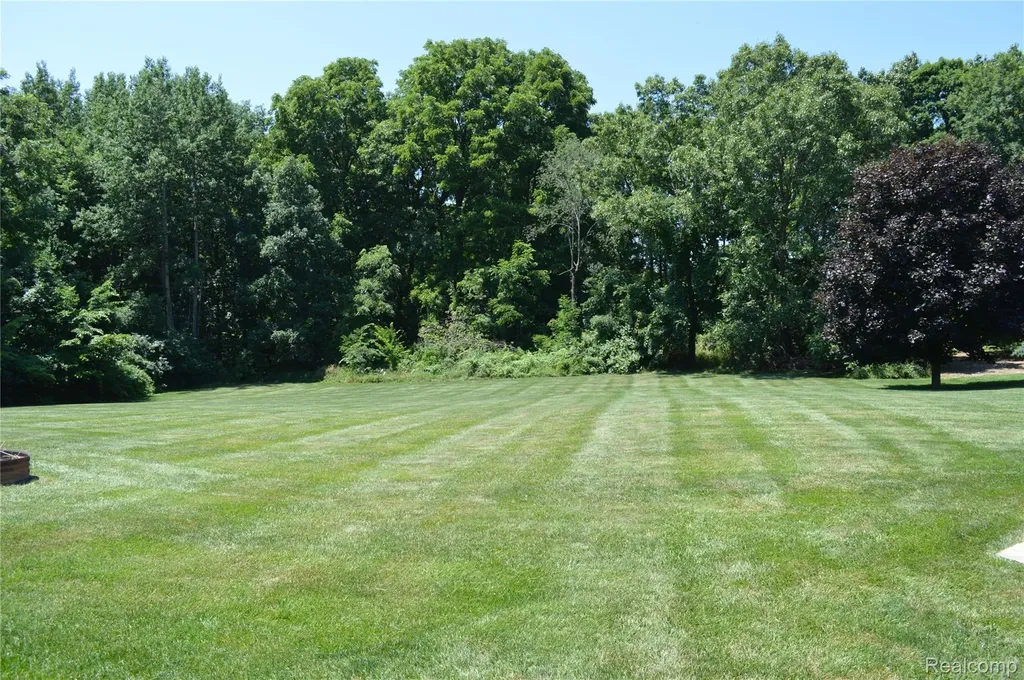 10055 Walnut Hill Drive Springfield Charter Township MI 48350