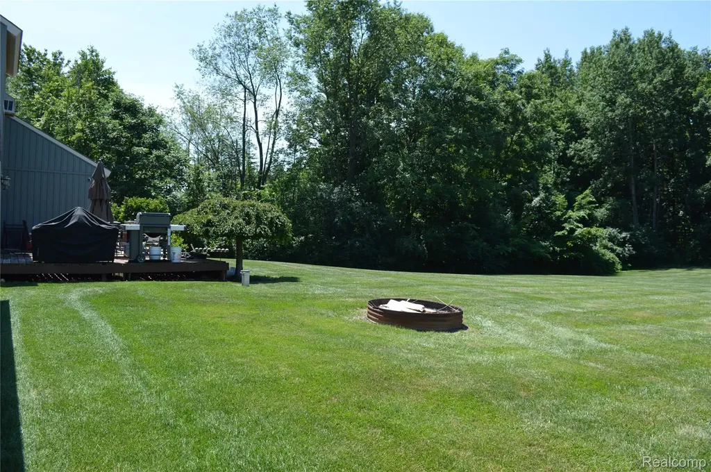 10055 Walnut Hill Drive Springfield Charter Township MI 48350