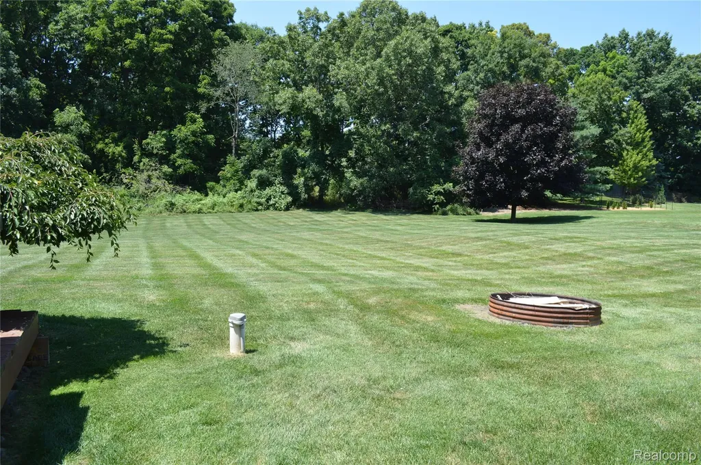 10055 Walnut Hill Drive Springfield Charter Township MI 48350