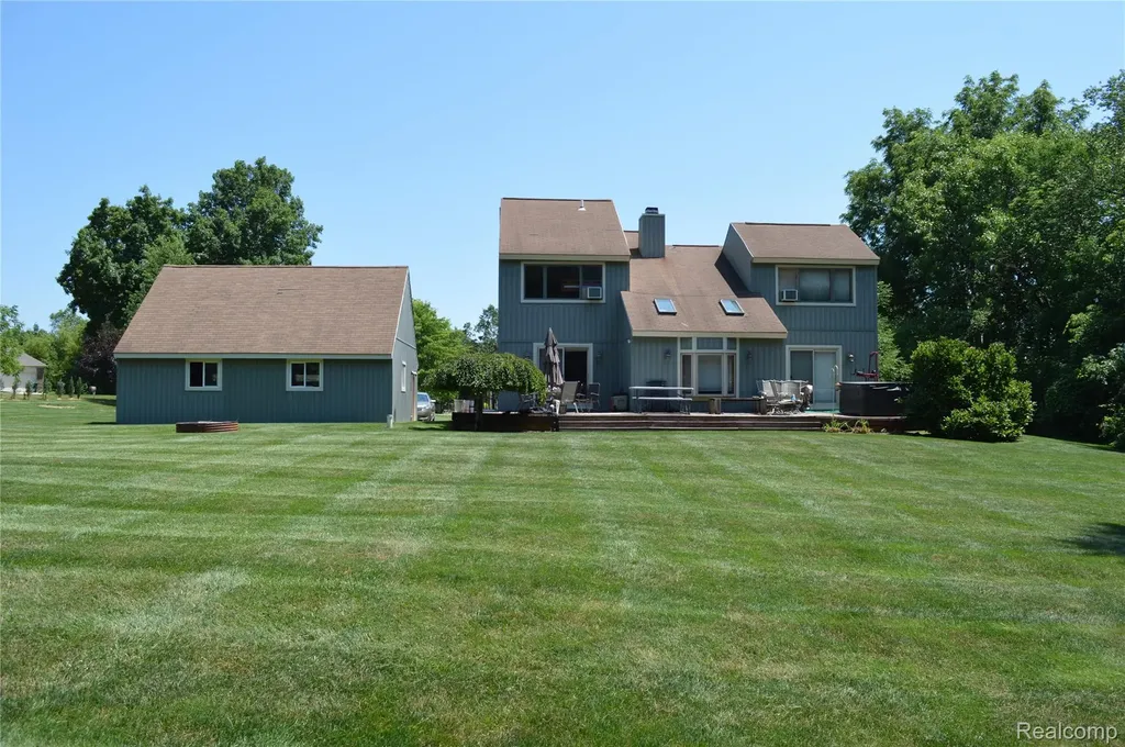 10055 Walnut Hill Drive Springfield Charter Township MI 48350