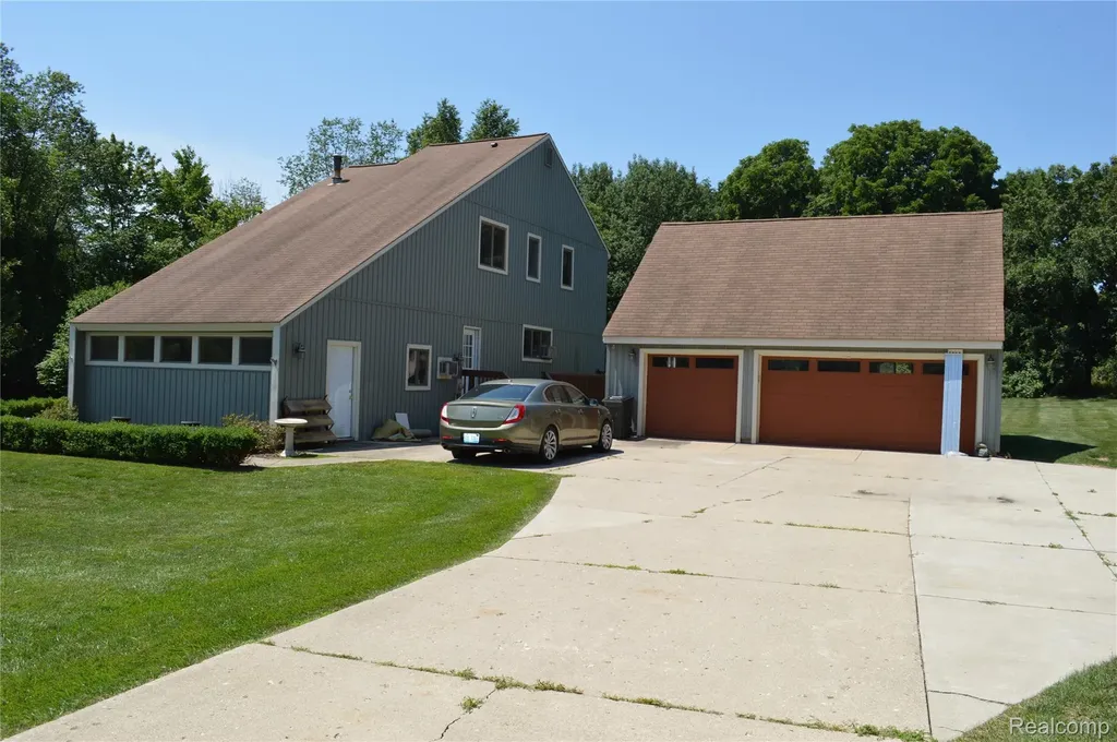 10055 Walnut Hill Drive Springfield Charter Township MI 48350