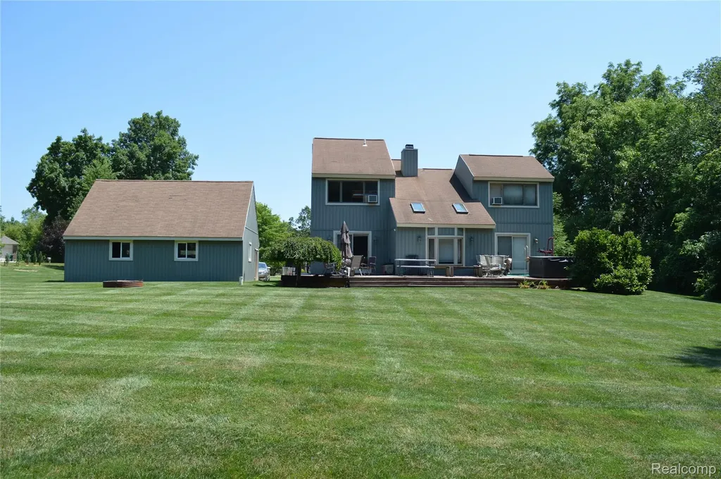 10055 Walnut Hill Drive Springfield Charter Township MI 48350