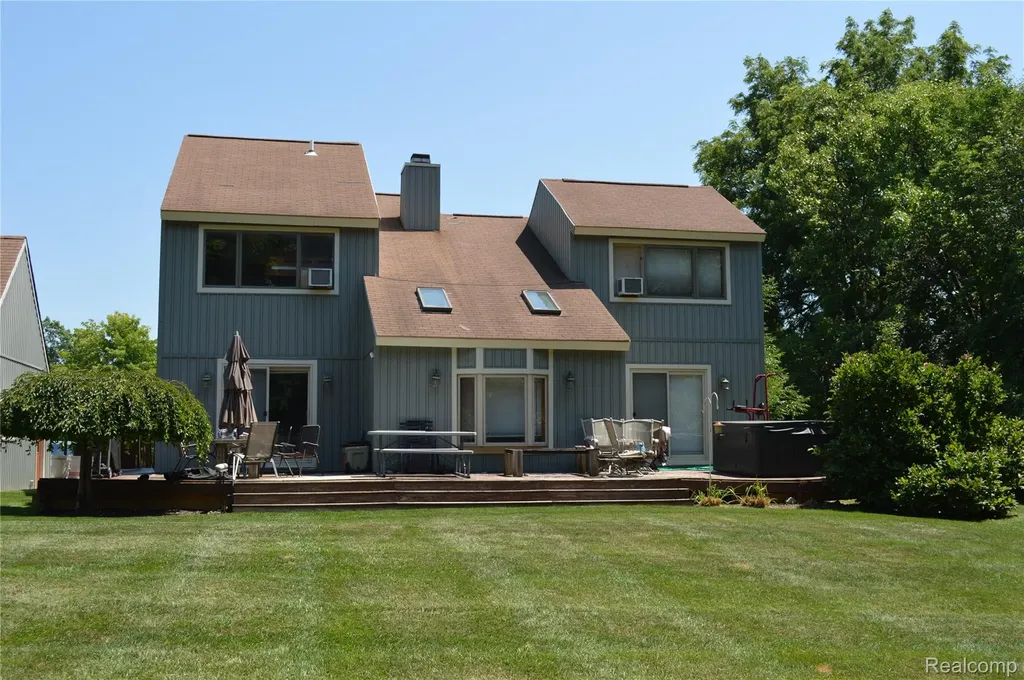 10055 Walnut Hill Drive Springfield Charter Township MI 48350