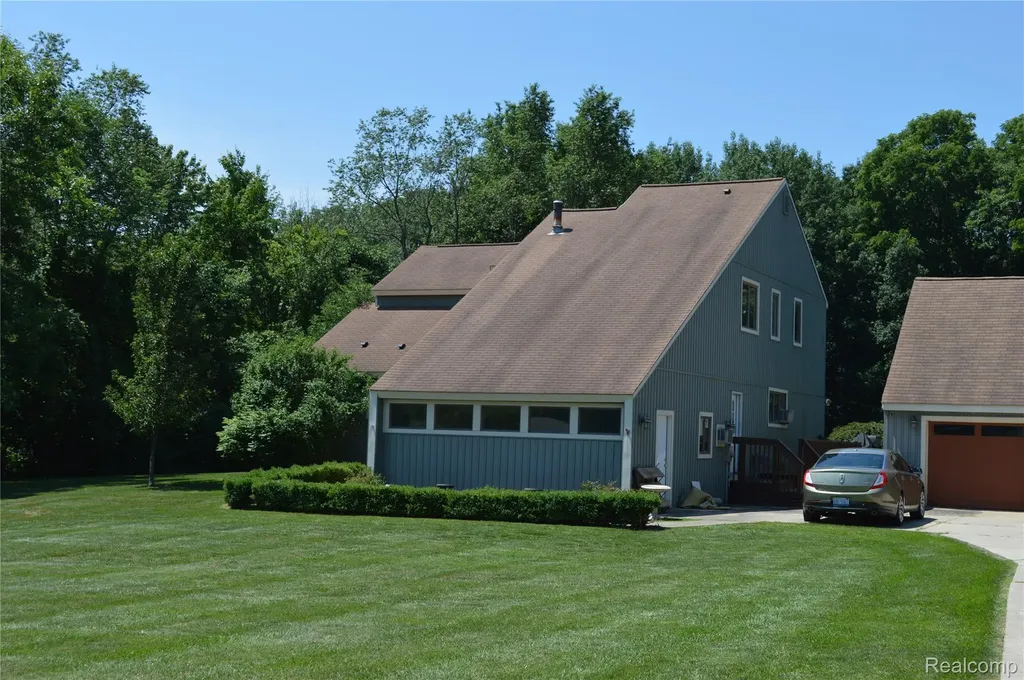 10055 Walnut Hill Drive Springfield Charter Township MI 48350