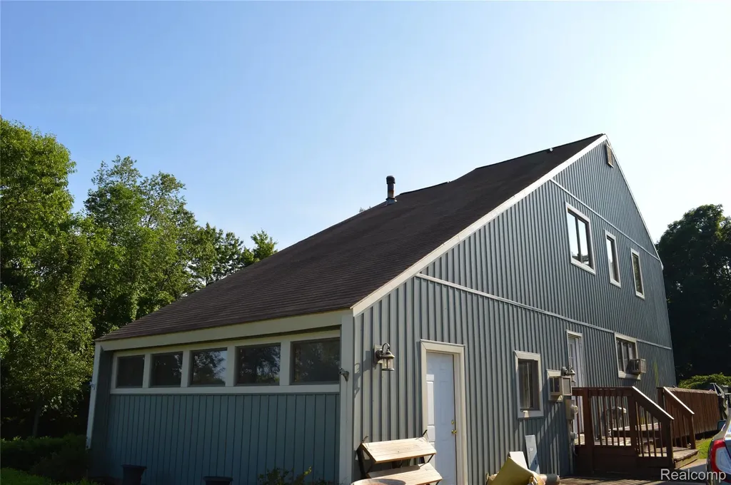 10055 Walnut Hill Drive Springfield Charter Township MI 48350