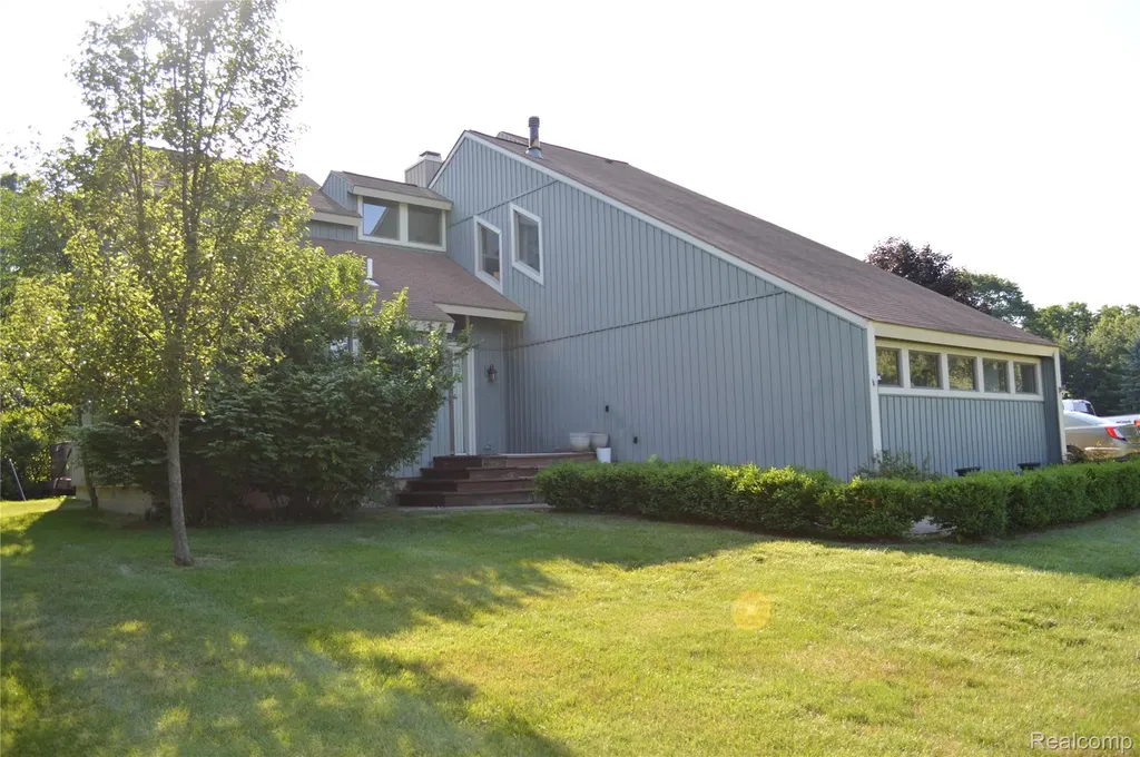 10055 Walnut Hill Drive Springfield Charter Township MI 48350