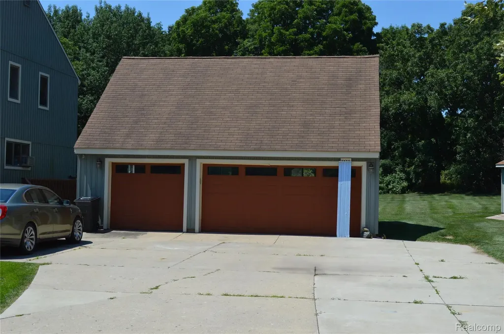 10055 Walnut Hill Drive Springfield Charter Township MI 48350