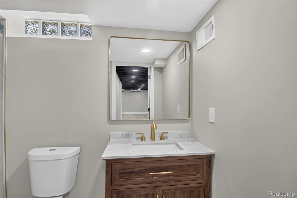 20951 Meadowlark Street Farmington City MI 48336