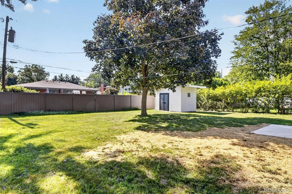 20951 Meadowlark Street Farmington City MI 48336