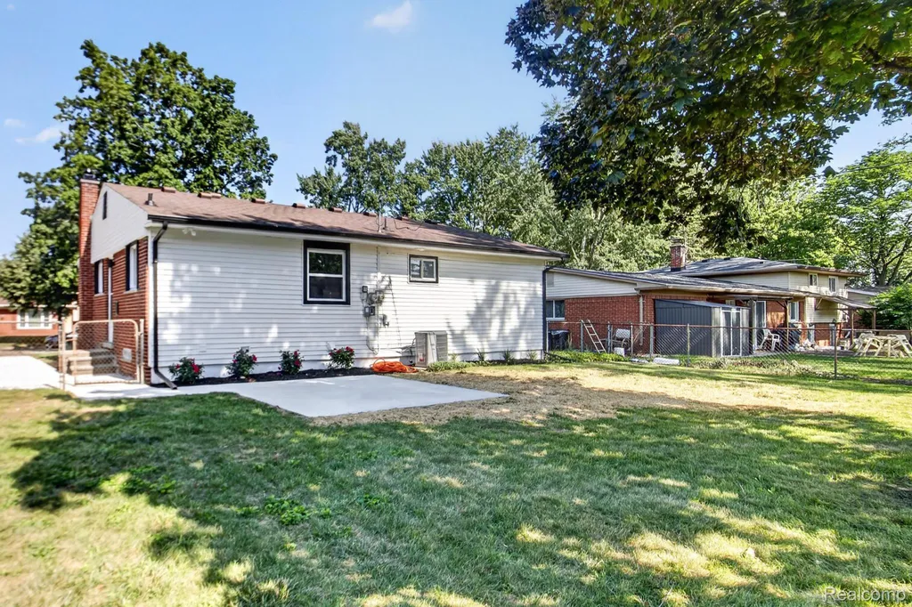 20951 Meadowlark Street Farmington City MI 48336