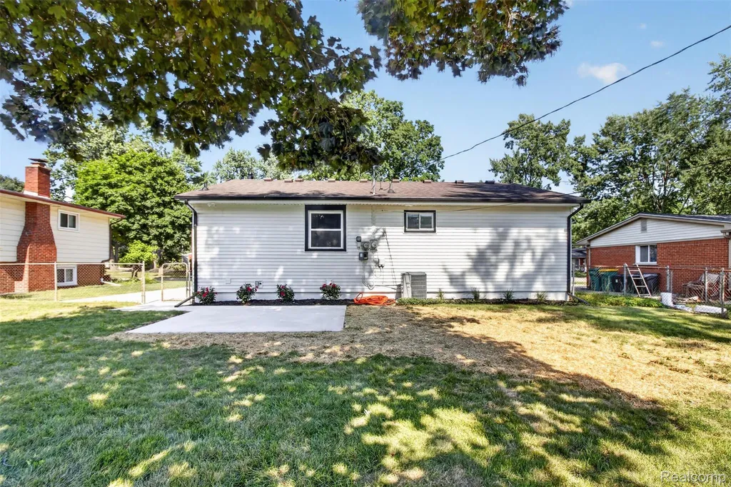 20951 Meadowlark Street Farmington City MI 48336