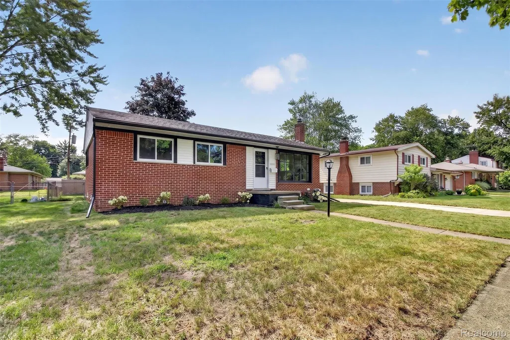 20951 Meadowlark Street Farmington City MI 48336
