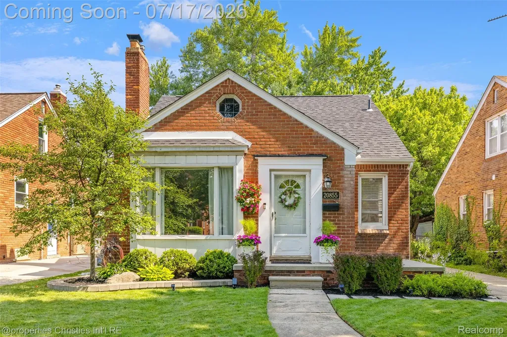 20855 Lochmoor Street Harper Woods City MI 48225