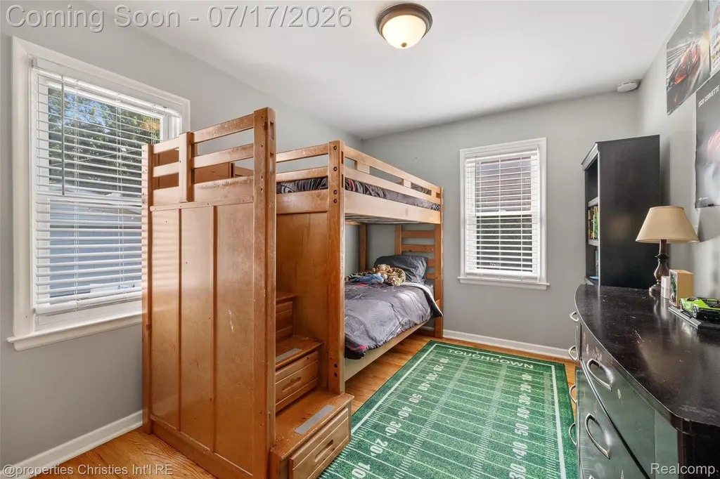 20855 Lochmoor Street Harper Woods City MI 48225