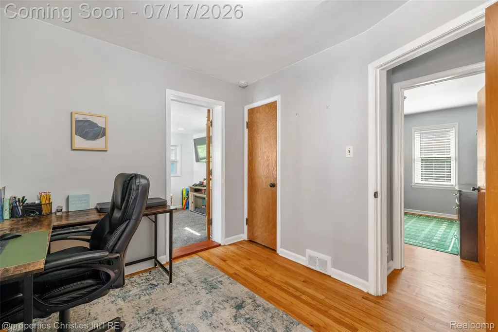 20855 Lochmoor Street Harper Woods City MI 48225