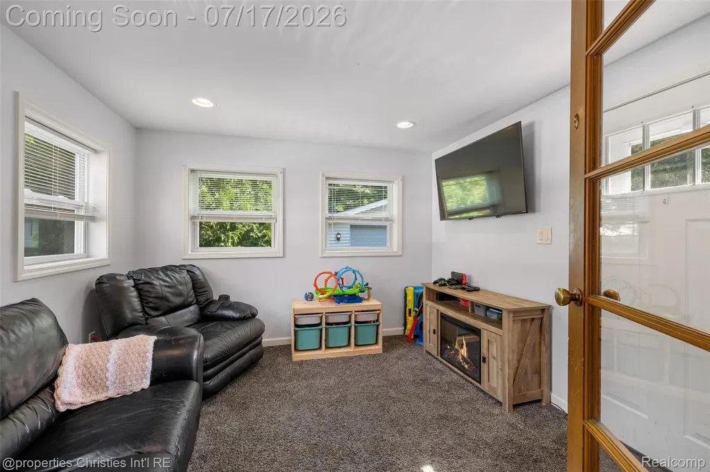 20855 Lochmoor Street Harper Woods City MI 48225