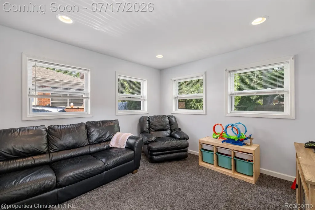 20855 Lochmoor Street Harper Woods City MI 48225