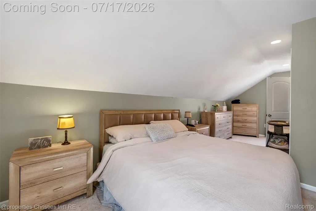 20855 Lochmoor Street Harper Woods City MI 48225