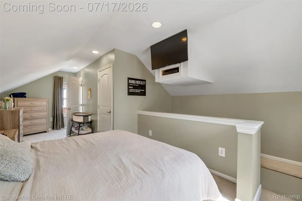 20855 Lochmoor Street Harper Woods City MI 48225