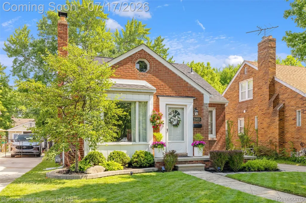 20855 Lochmoor Street Harper Woods City MI 48225