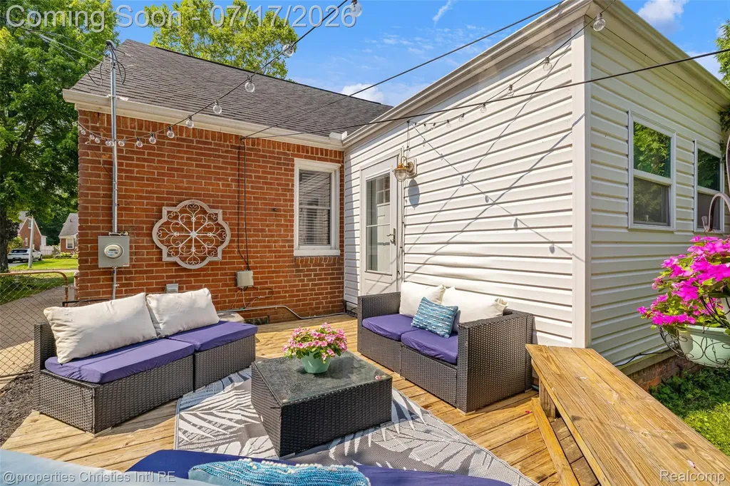 20855 Lochmoor Street Harper Woods City MI 48225