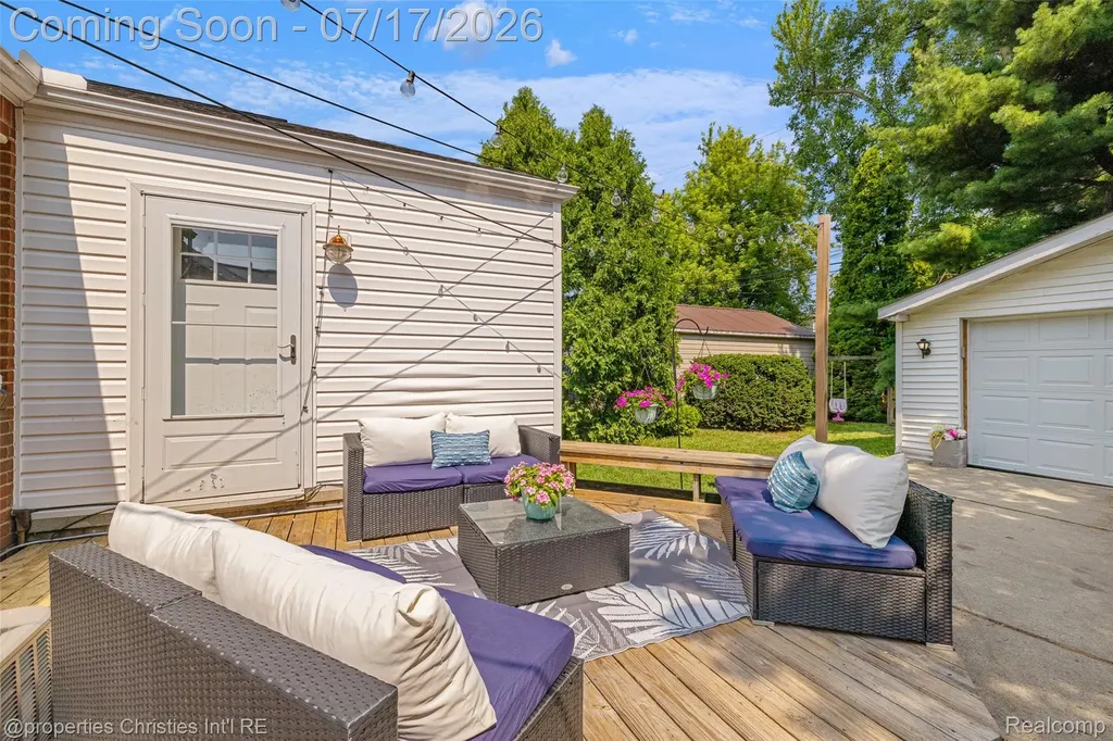 20855 Lochmoor Street Harper Woods City MI 48225