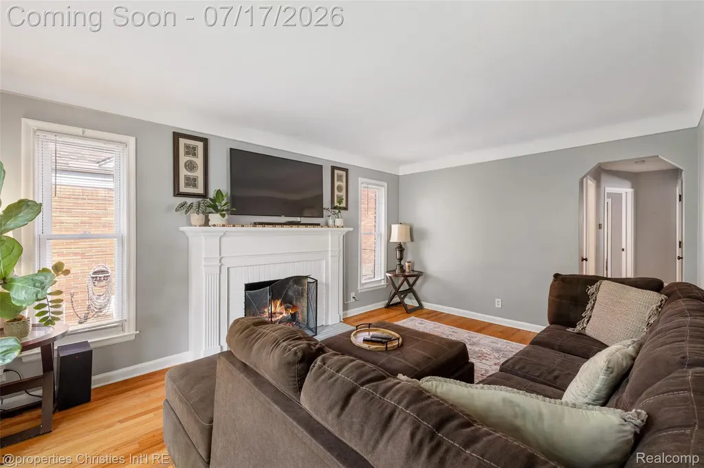 20855 Lochmoor Street Harper Woods City MI 48225