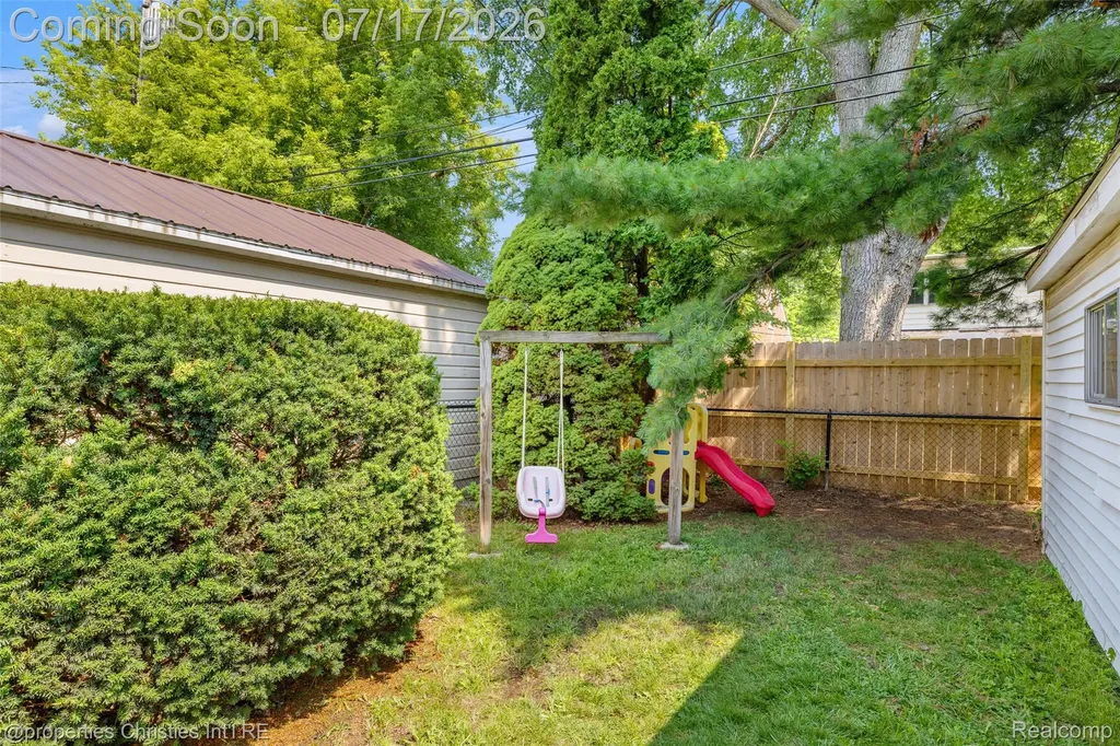 20855 Lochmoor Street Harper Woods City MI 48225