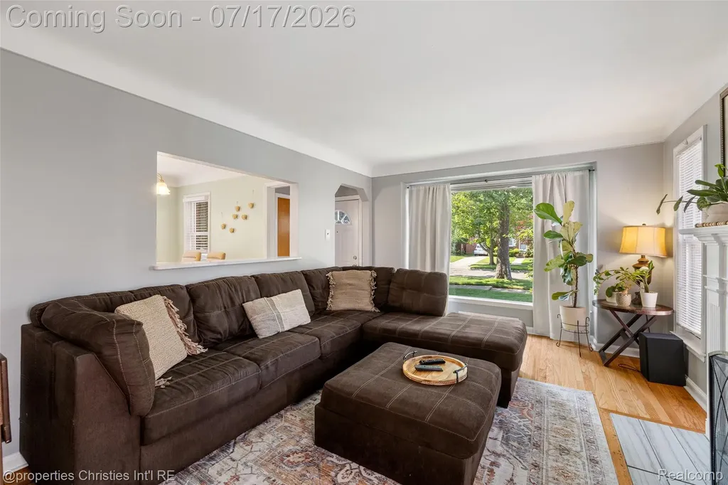 20855 Lochmoor Street Harper Woods City MI 48225