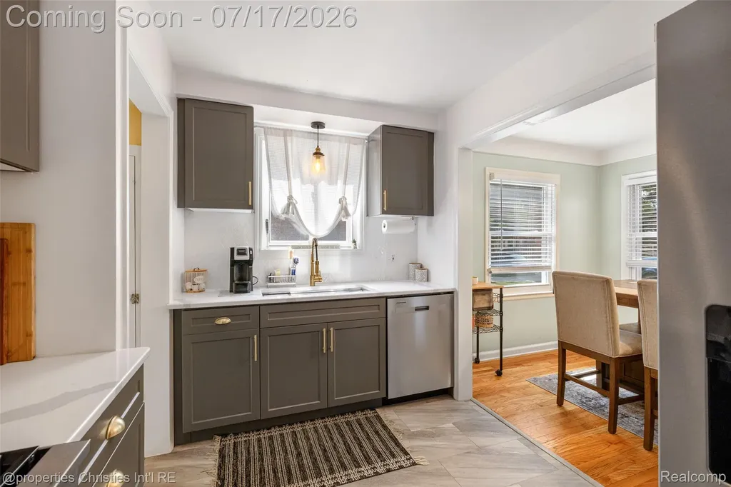 20855 Lochmoor Street Harper Woods City MI 48225