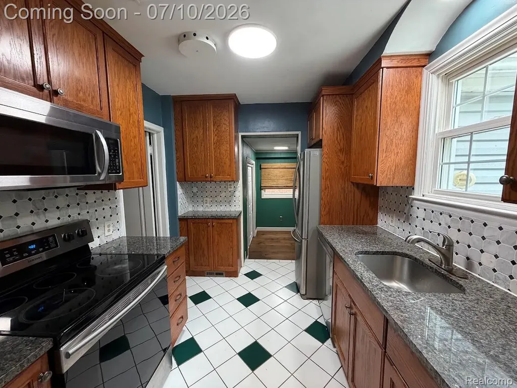 643 N Rosevere Avenue Dearborn City MI 48128