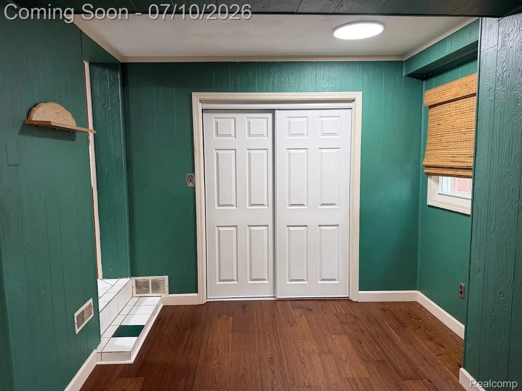 643 N Rosevere Avenue Dearborn City MI 48128