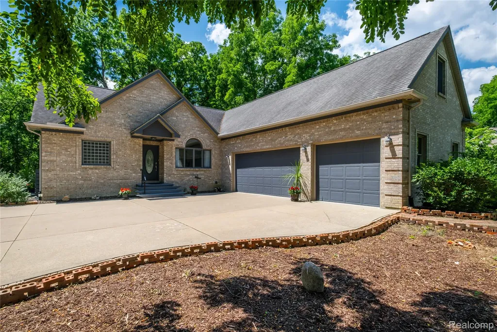 13268 Harborview Drive Fenton Charter Township MI 48451