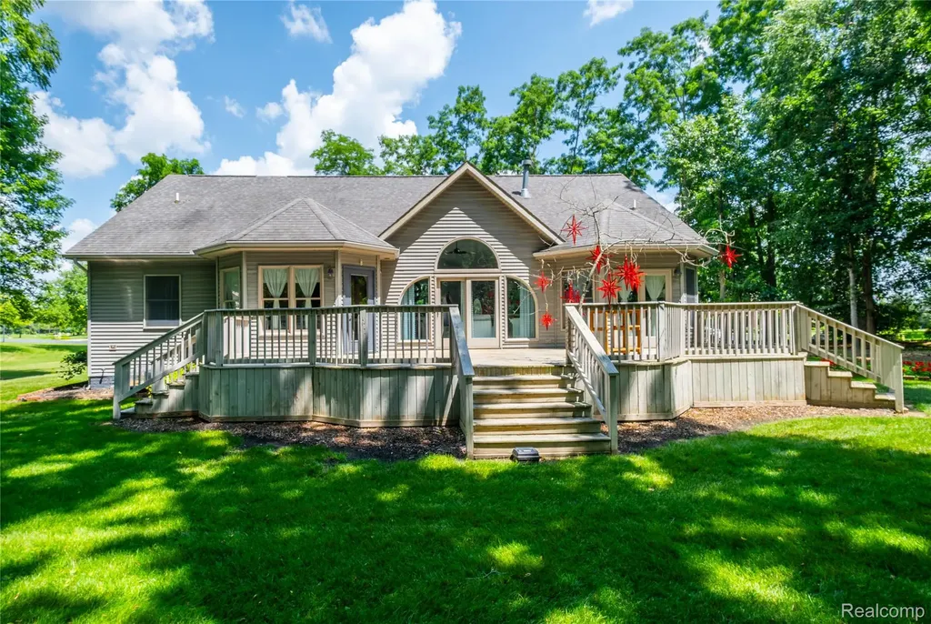 13268 Harborview Drive Fenton Charter Township MI 48451