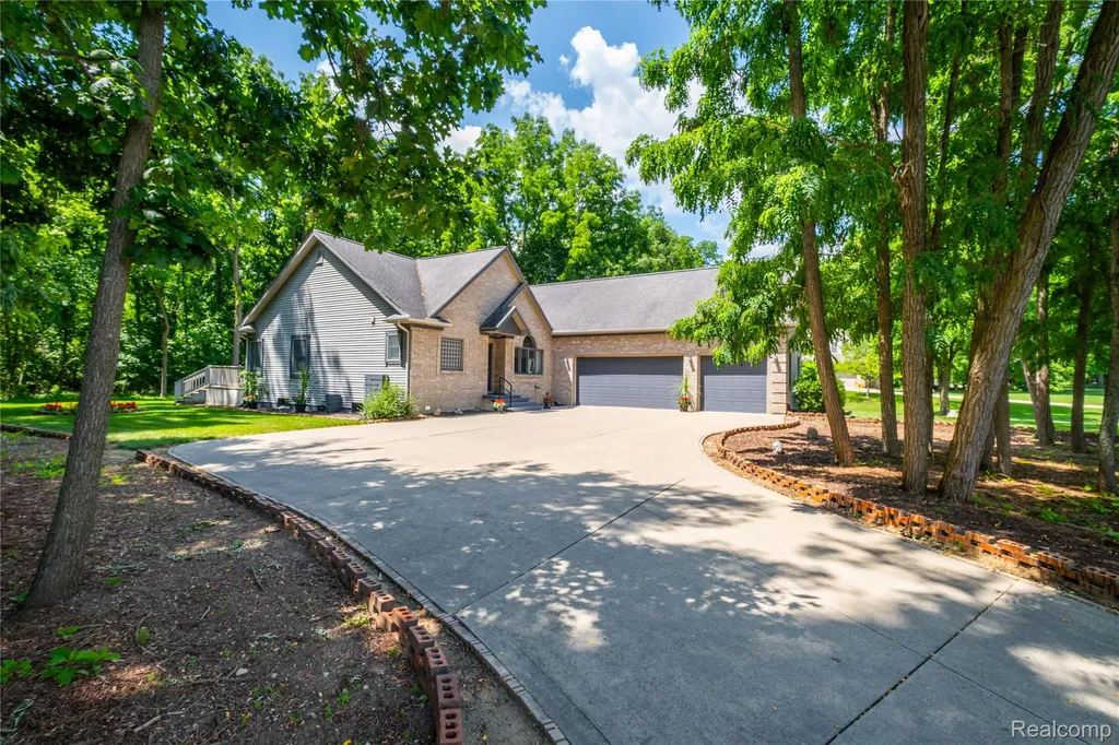 13268 Harborview Drive Fenton Charter Township MI 48451