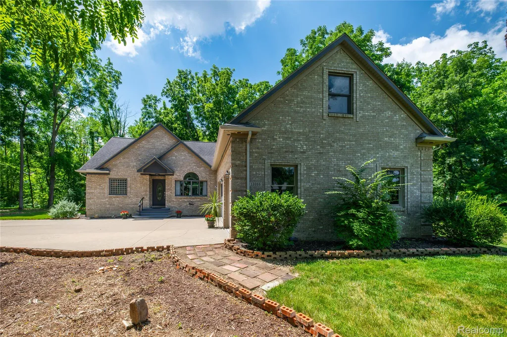 13268 Harborview Drive Fenton Charter Township MI 48451