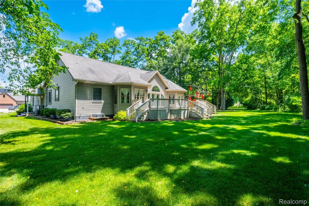 13268 Harborview Drive Fenton Charter Township MI 48451