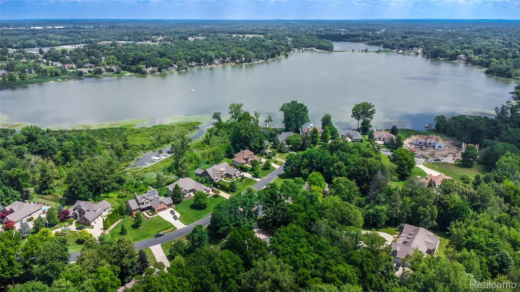 13268 Harborview Drive Fenton Charter Township MI 48451