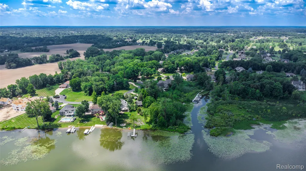 13268 Harborview Drive Fenton Charter Township MI 48451