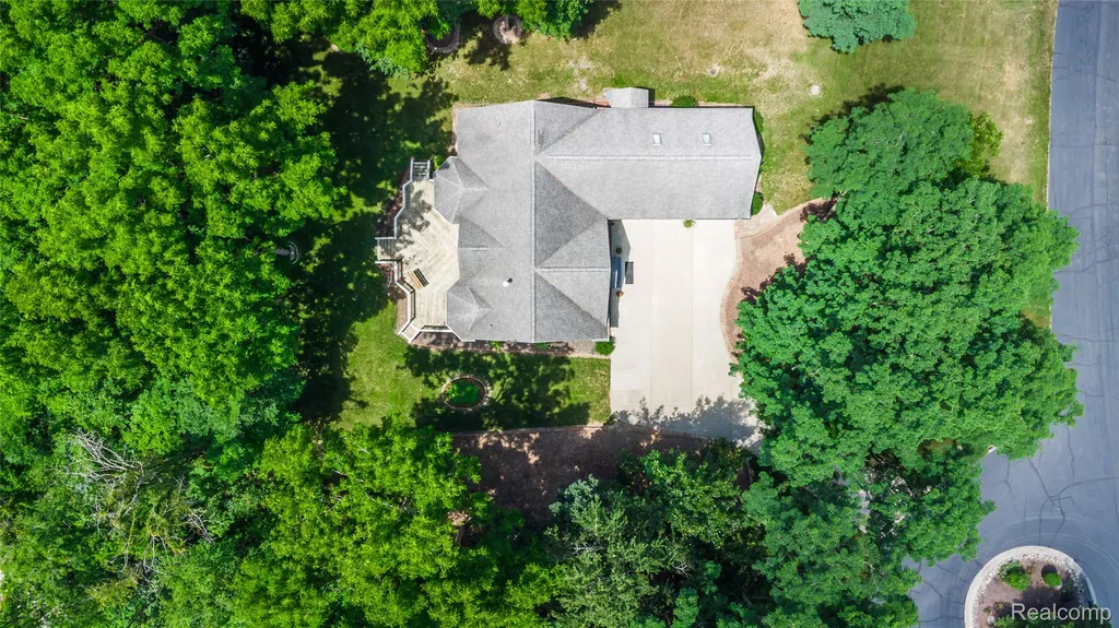 13268 Harborview Drive Fenton Charter Township MI 48451