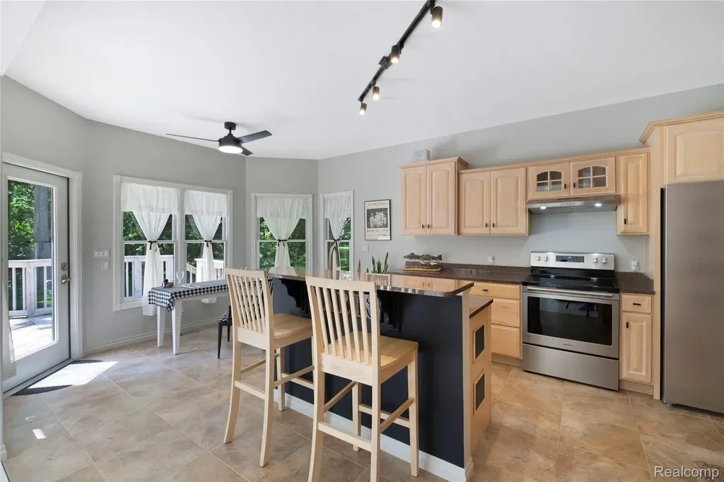 13268 Harborview Drive Fenton Charter Township MI 48451