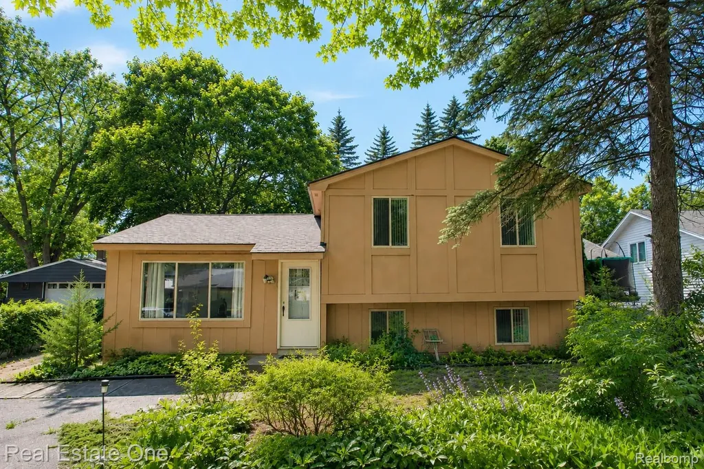4510 Bethune Court West Bloomfield Charter Township MI 48323