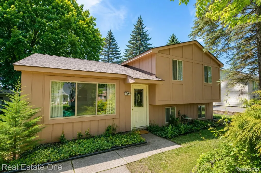4510 Bethune Court West Bloomfield Charter Township MI 48323