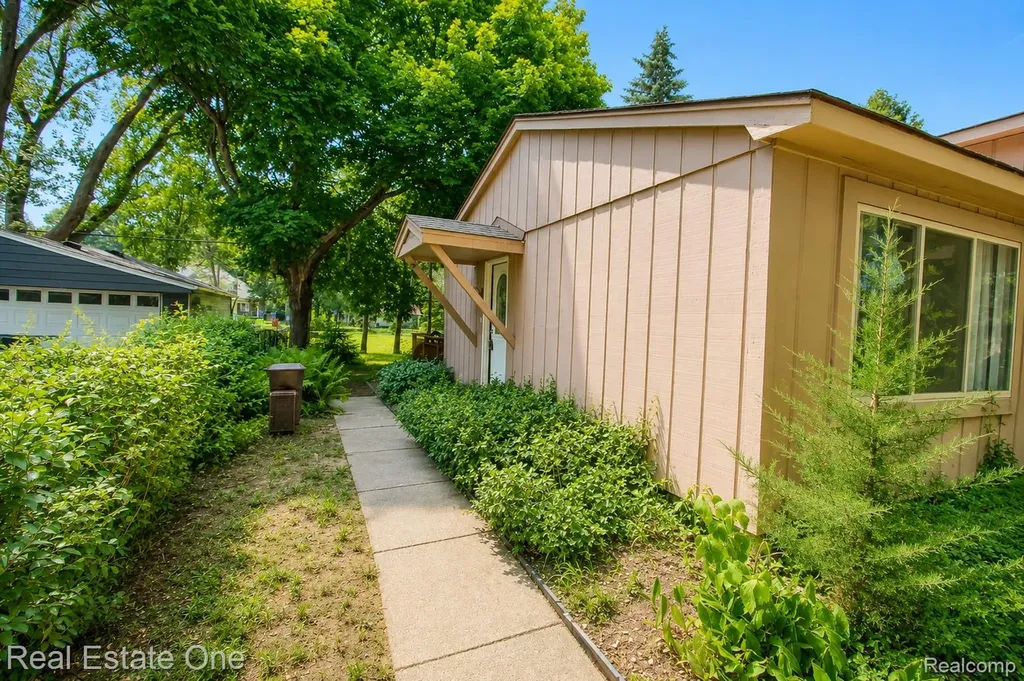 4510 Bethune Court West Bloomfield Charter Township MI 48323