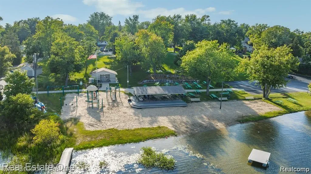 4510 Bethune Court West Bloomfield Charter Township MI 48323