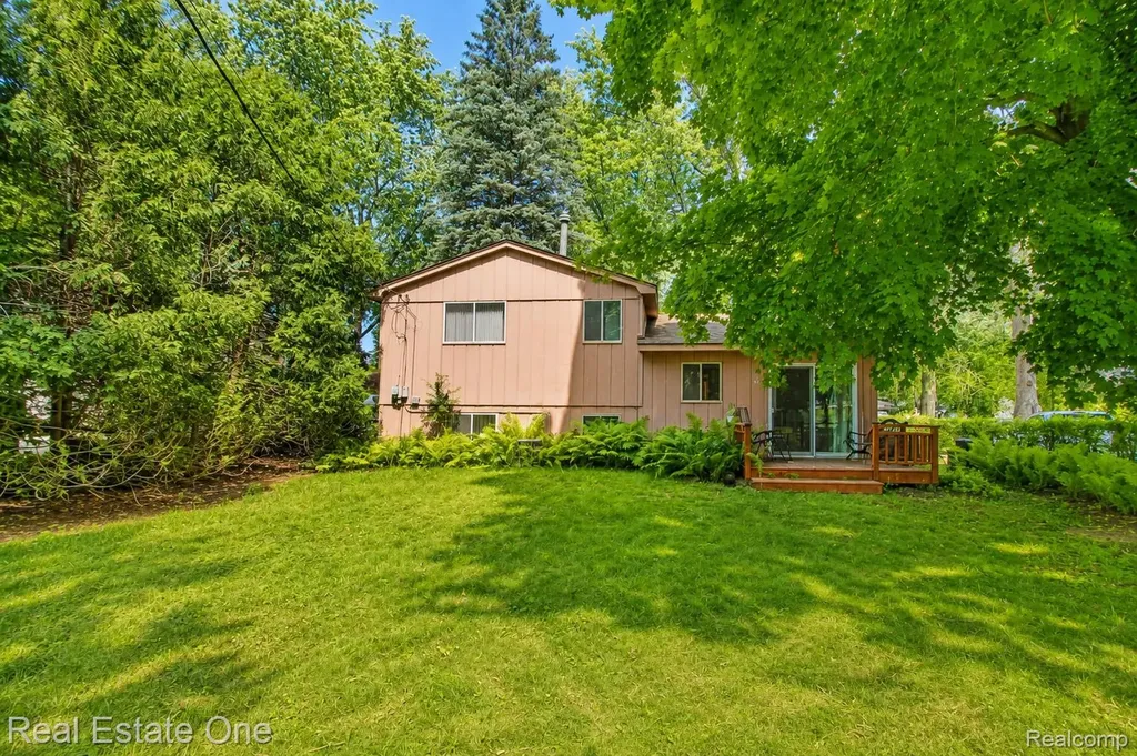 4510 Bethune Court West Bloomfield Charter Township MI 48323