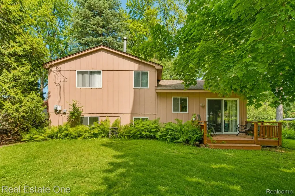 4510 Bethune Court West Bloomfield Charter Township MI 48323