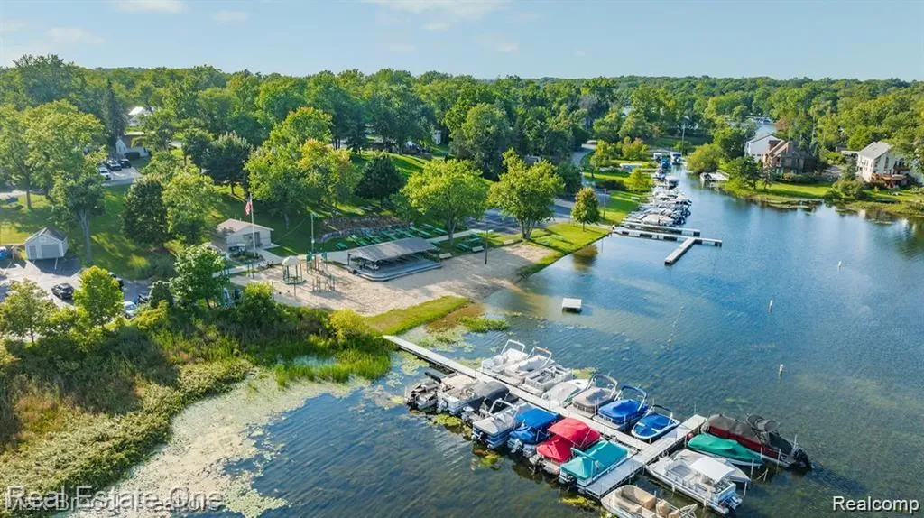 4510 Bethune Court West Bloomfield Charter Township MI 48323